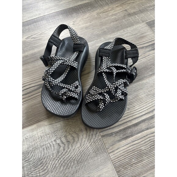 Chaco Women's Sandals Classic Strappy-Gray/White/Black Pattern Size 6 - Picture 1 of 7